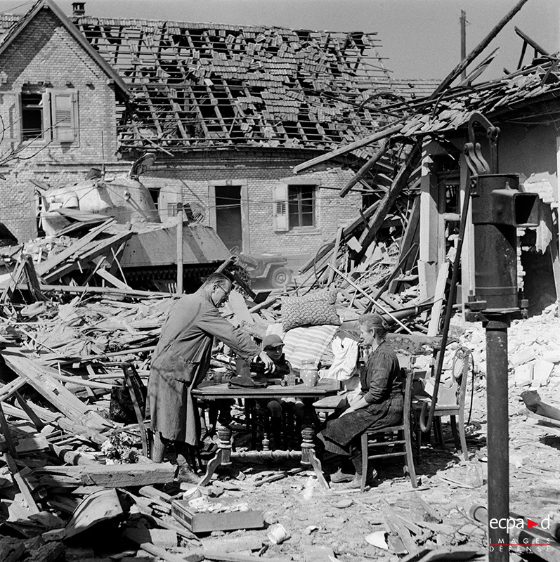 Libérer les villes regards de l’armée française (19431945) Site ECPAD