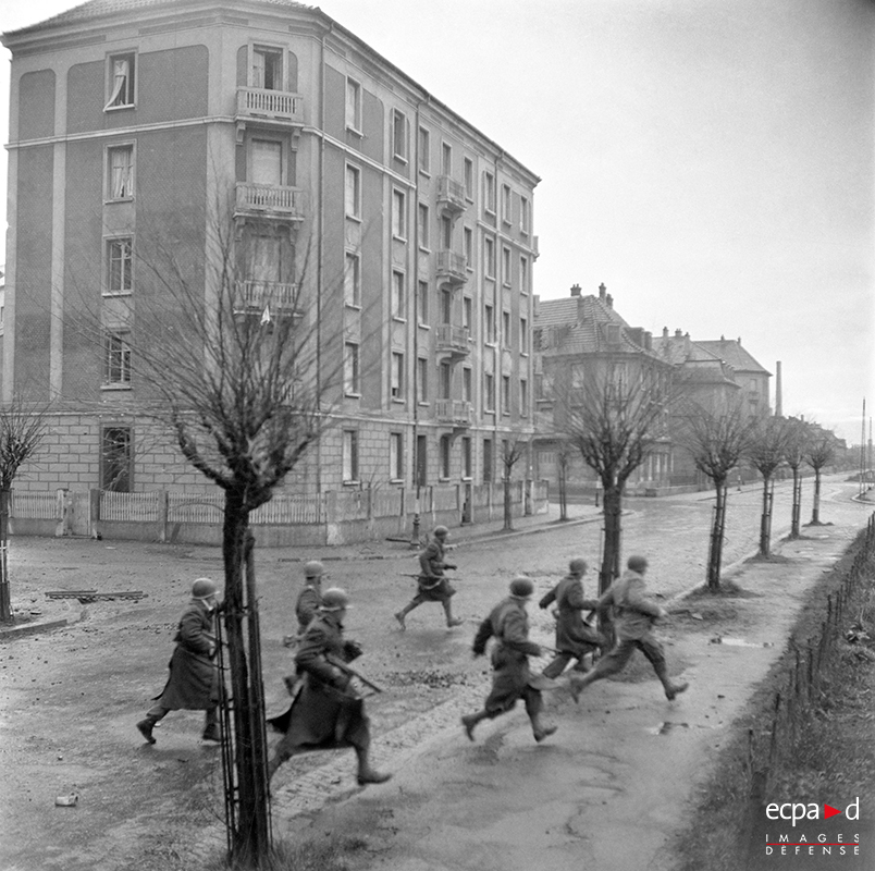 Libérer les villes regards de l’armée française (19431945) Site ECPAD