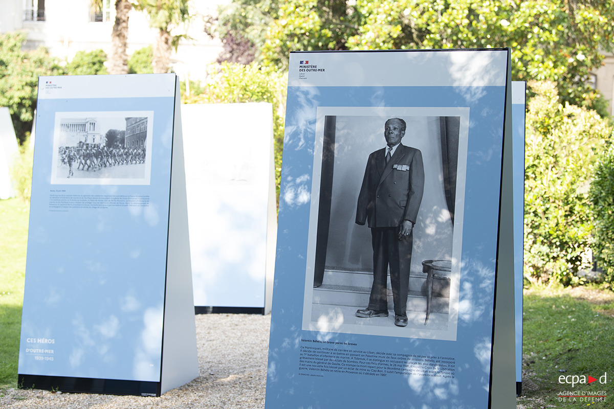 Couverture photographique de l'exposition "Ces héros venus d'Outre-Mer" au Ministère des Outre-Mer