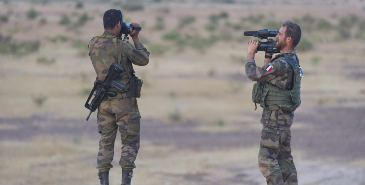 Bannière Serval, quand l’armée filme sa guerre