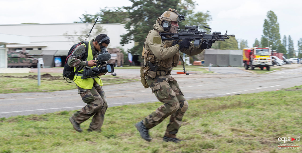 Bannière Les équipes de l’ECPAD se sont mobilisées pour la présentation des capacités de l’armée de Terre au profit de l’IHEDN