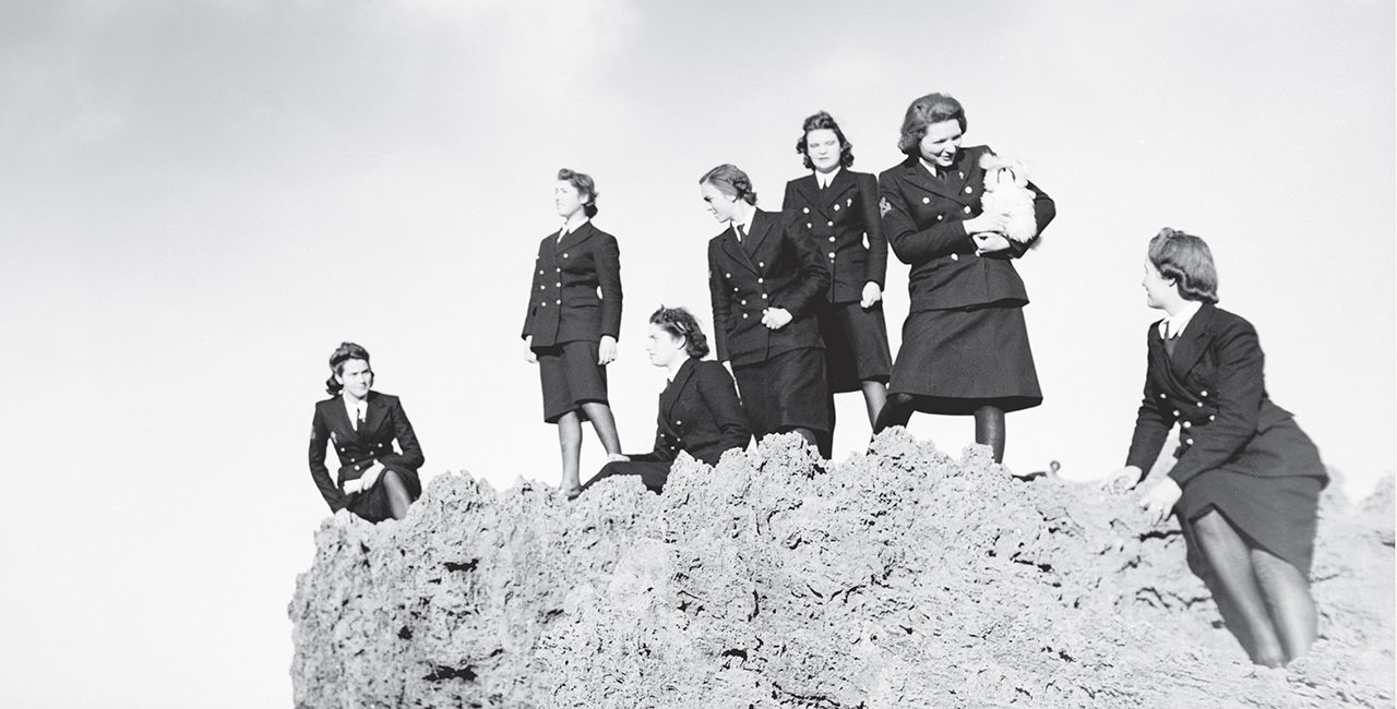 Bannière L’uniforme au féminin : nouvelle publication de l’ECPAD