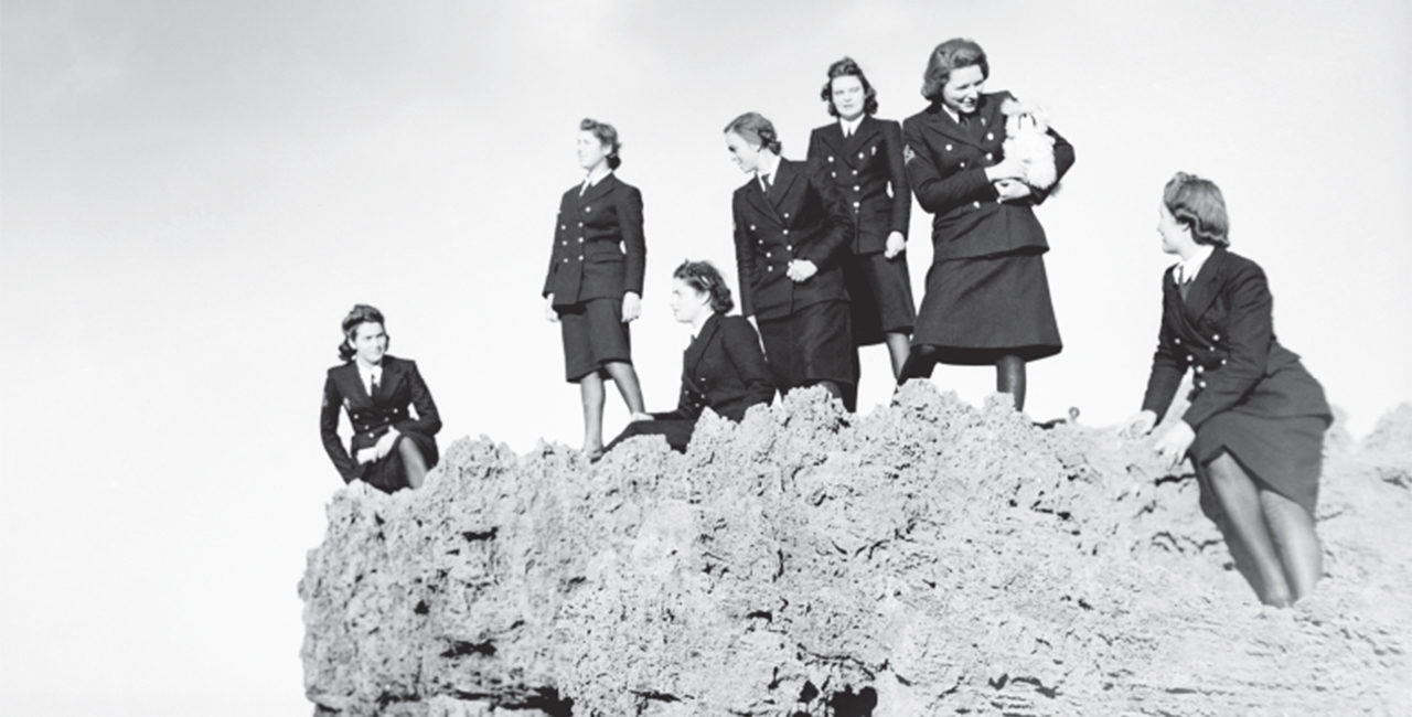 Bannière Images de : L’uniforme au féminin