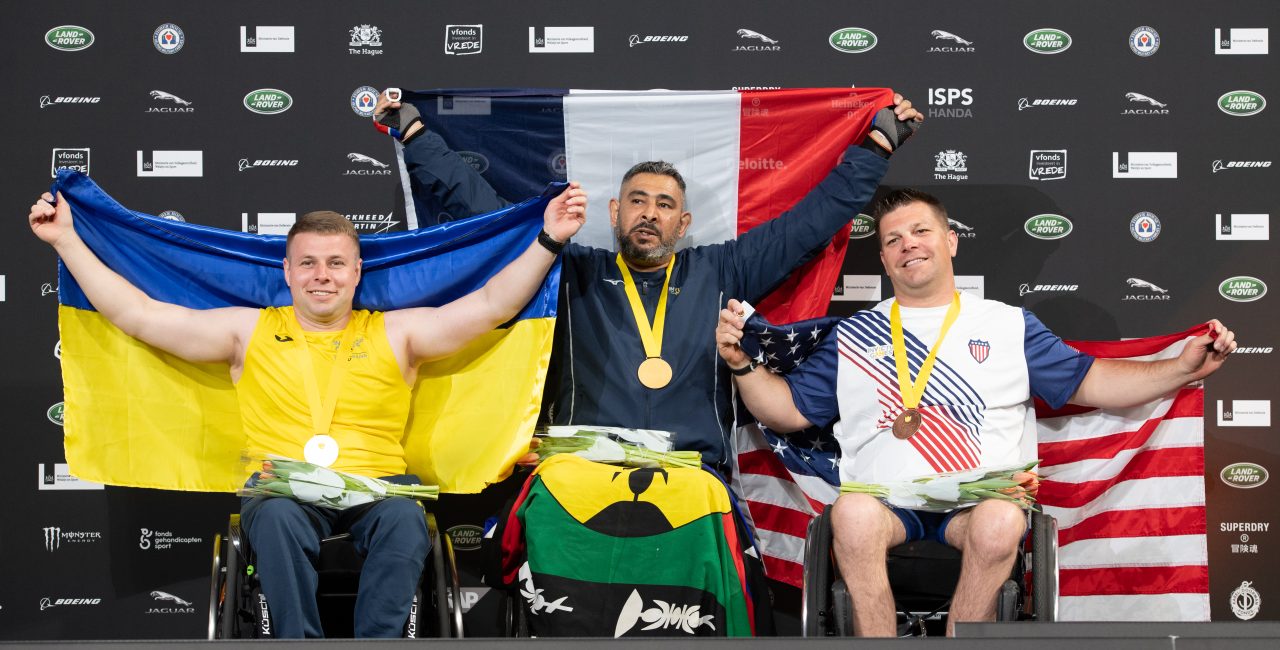 Bannière Invictus Games : 14 athlètes français, 14 médailles.