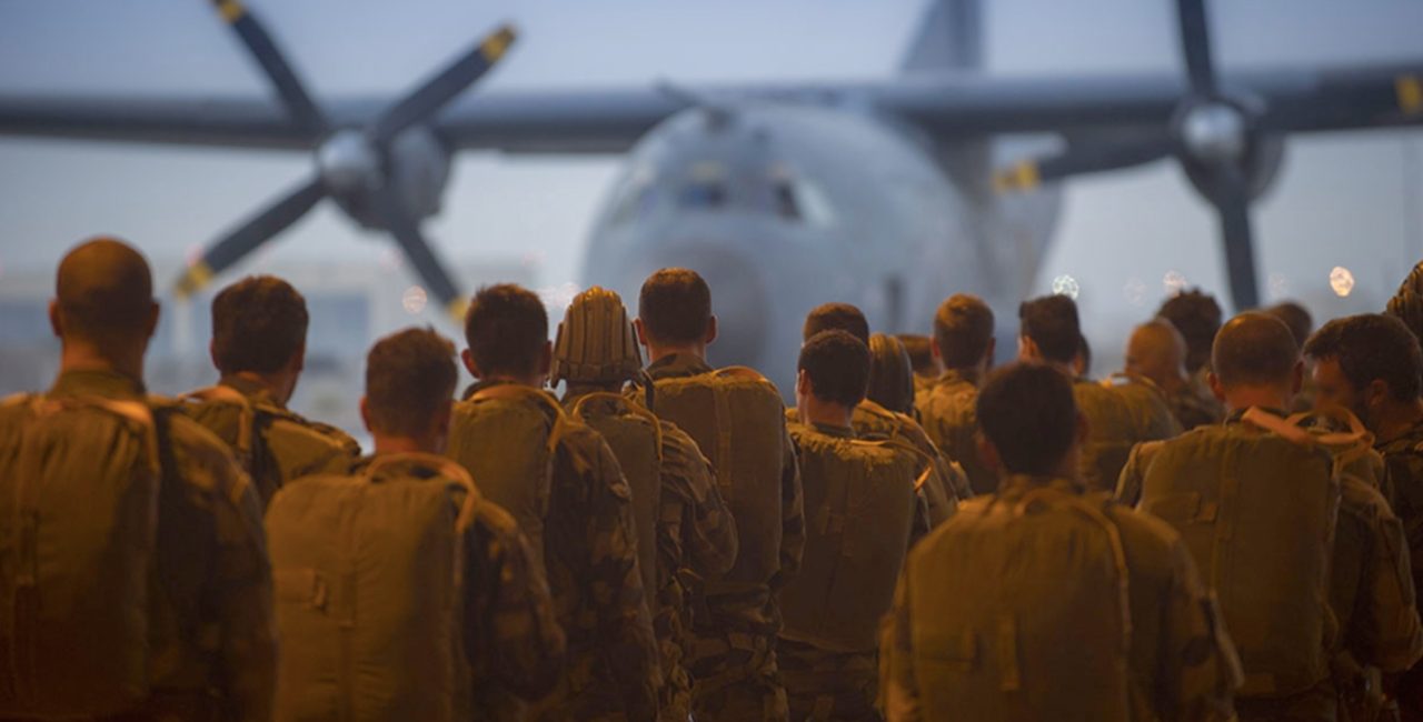 Bannière Forces spéciales, la guerre autrement