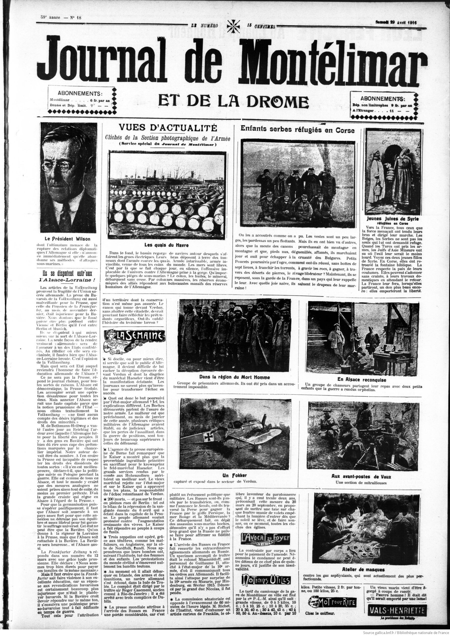 une de journal ancien avec titre images et textes