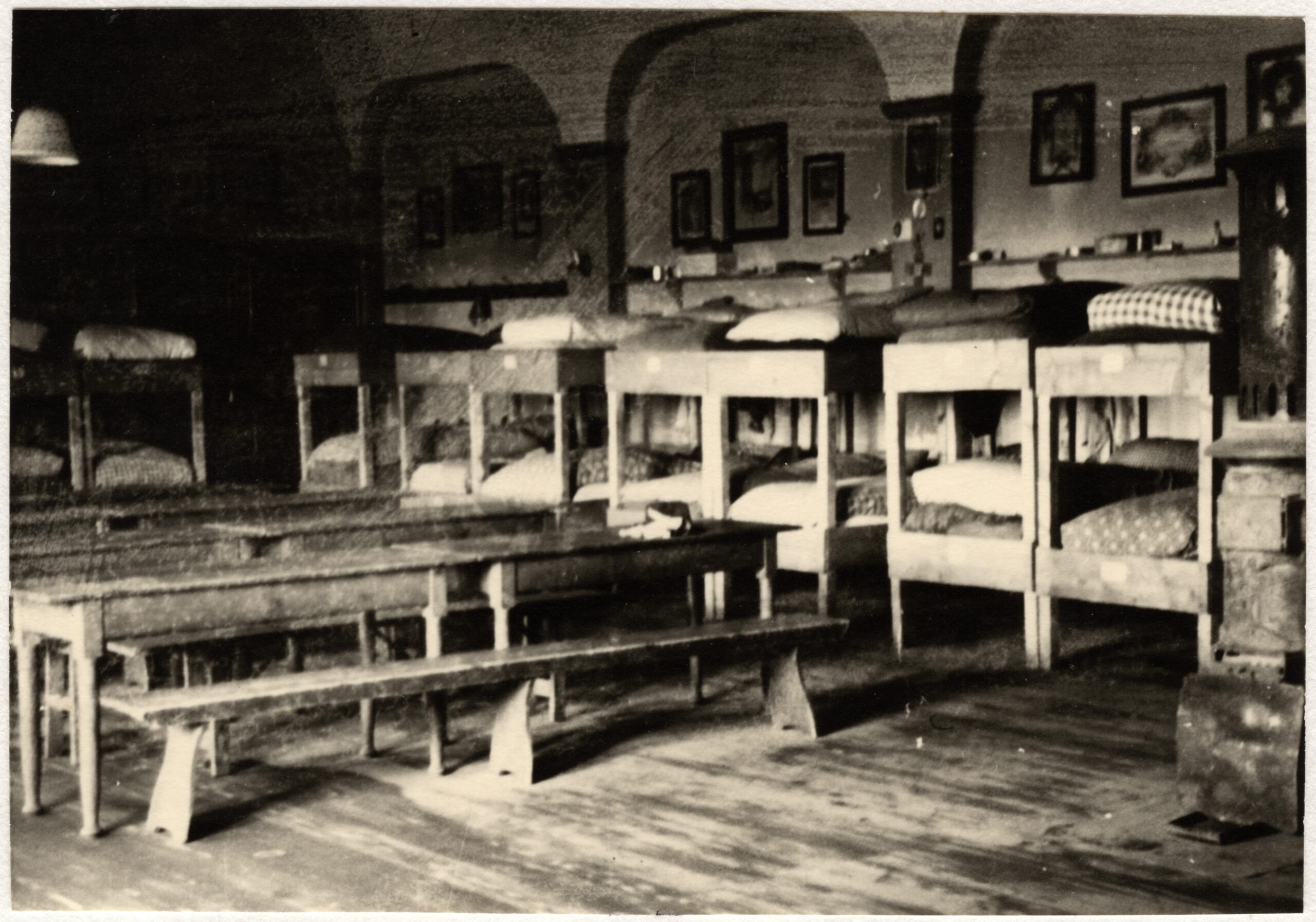 Dortoir et réfectoire du Stalag XII-D. Trèves (Allemagne).