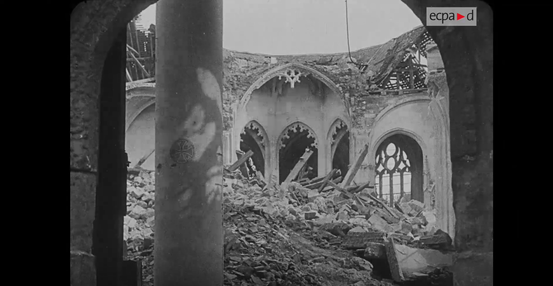 Capture d'écran du film Le martyre des églises de France réalisé en 1919 par la SPCA