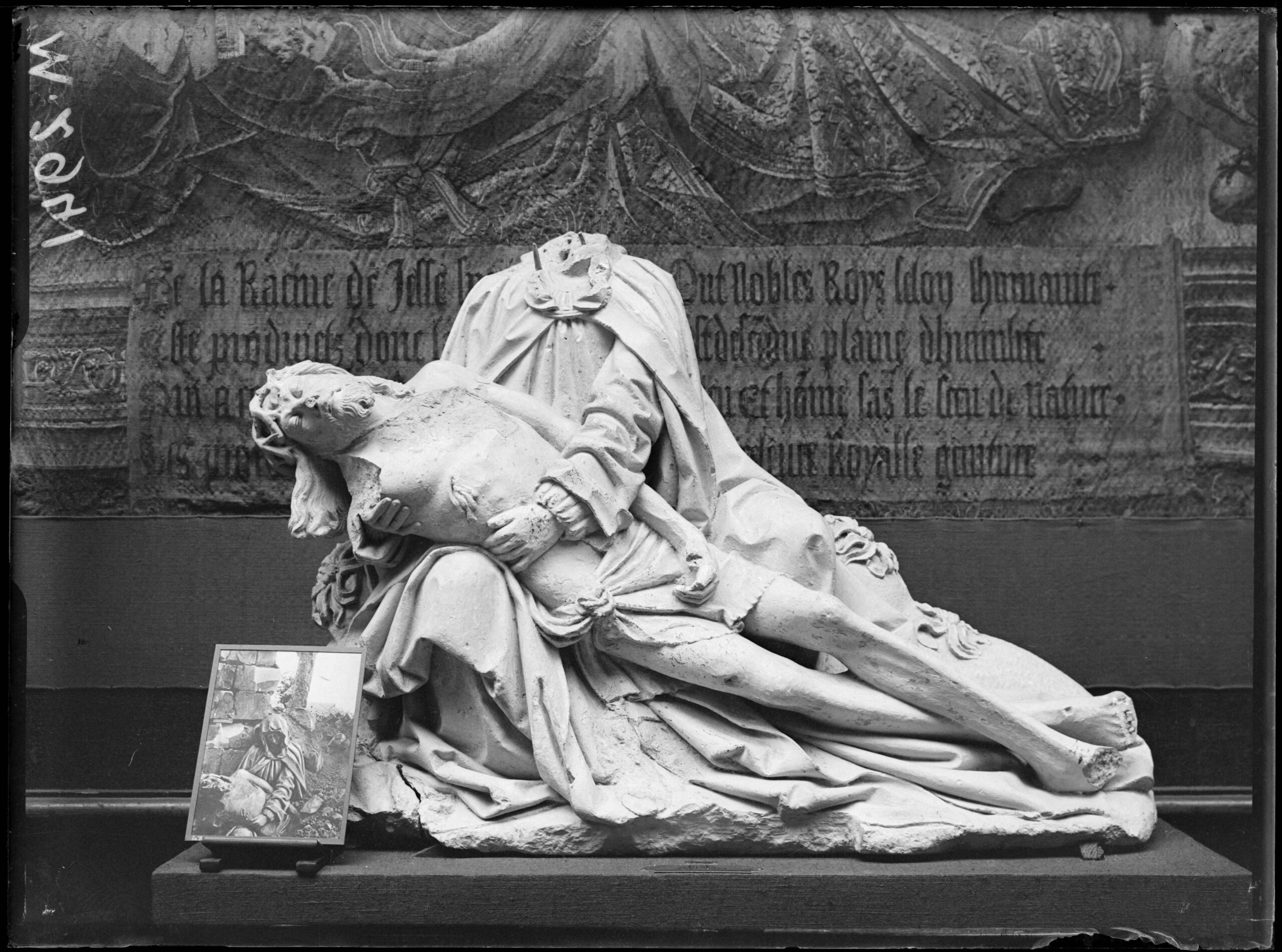 La Pietà de l'église de Souain. 
Novembre 1916, Petit Palais (Paris).