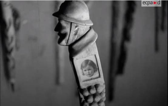 « Paris : L'armée est présente à la Foire de Paris et expose les œuvres d'art réalisées par les soldats durant la "drôle de guerre" »
Vidéogramme extrait de Nouvelles du monde no 7. 15 juin 1940.