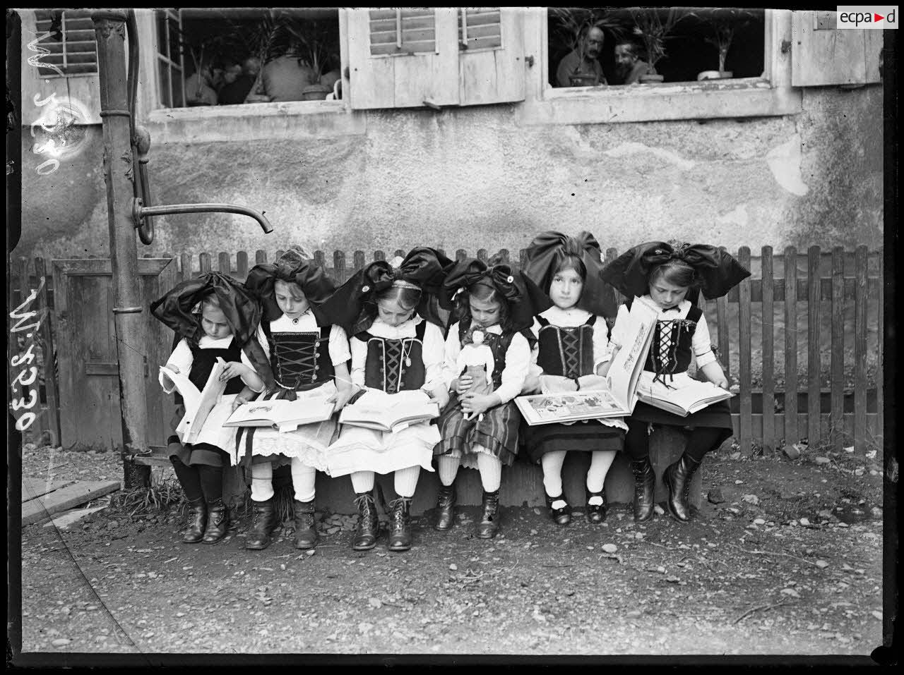 Sentheim, la distribution des prix aux écoles. 