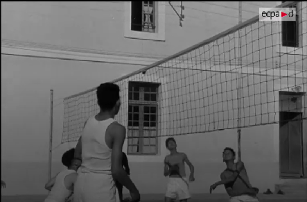 Population fuyant un quartier de Beyrouth.